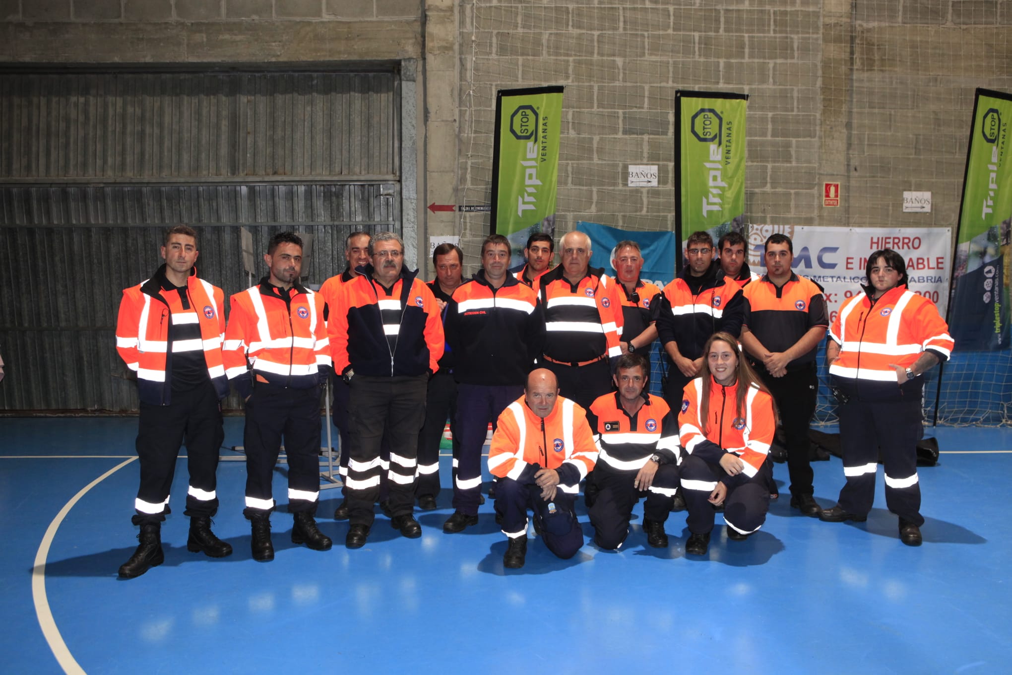 Voluntarios de Protección Civil que junto a las fuerzas de Seguridad del Estado y el 112 han prestado un importante apoyo a la organización del Desafío Cantabria.