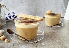 Un tiramisú late perfecto para una merienda de pleno domingo.