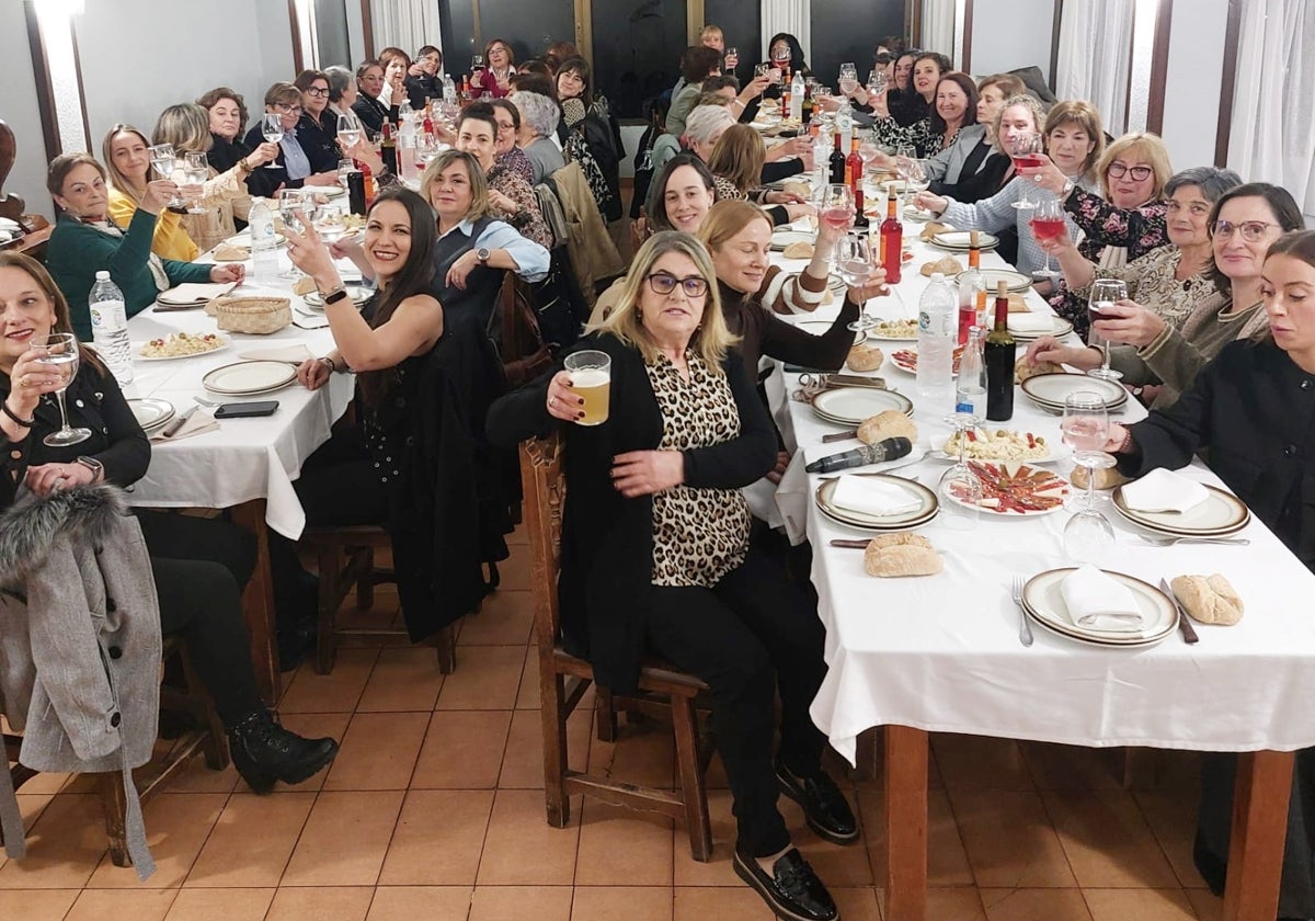 El grupo de mujeres durante la celebración.