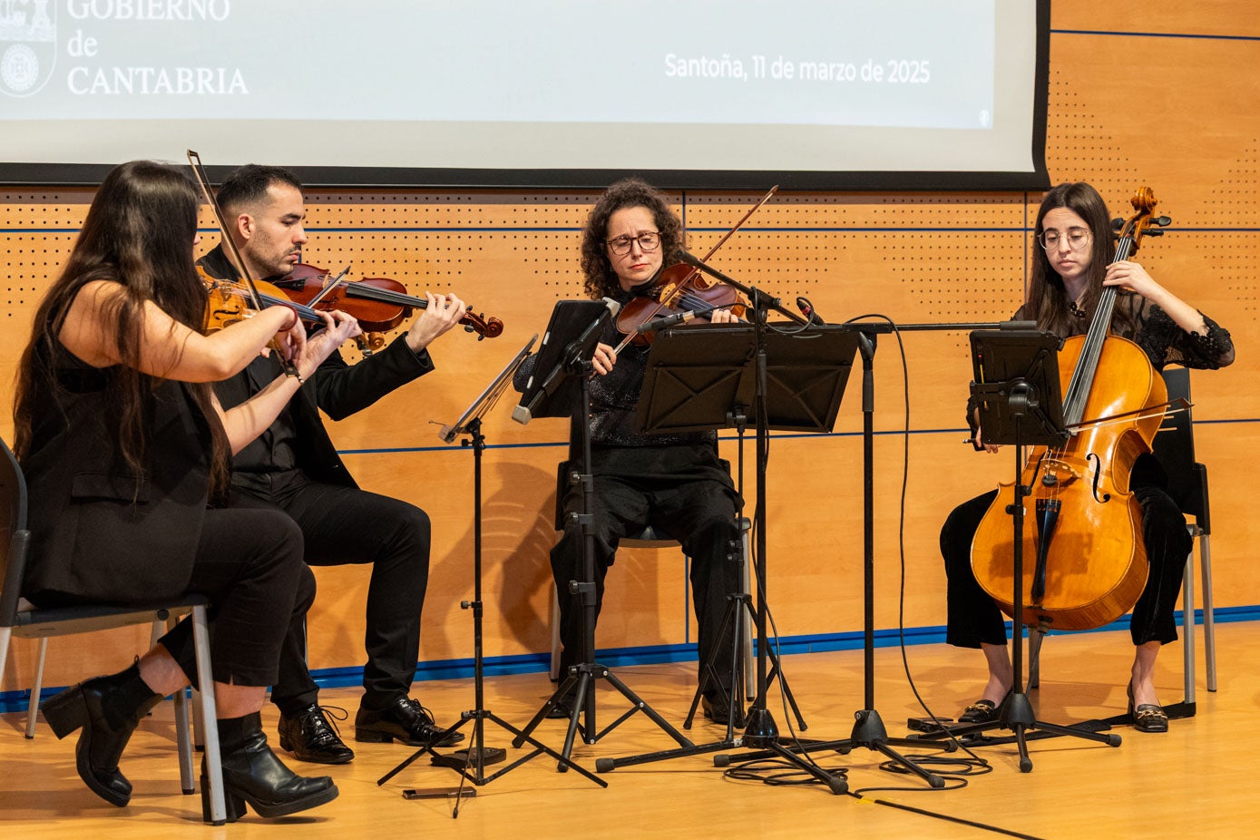 La Orquesta Sinfónica del Cantábrico ha interpretado varias piezas en el acto. 