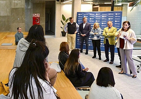 La alcaldesa de Santander, Gema Igual, durante el acto inaugural del 'Espacio Coworking'.