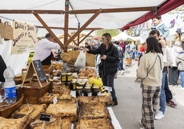 Feria de Productores y Artesanos de El Astillero en 2024.