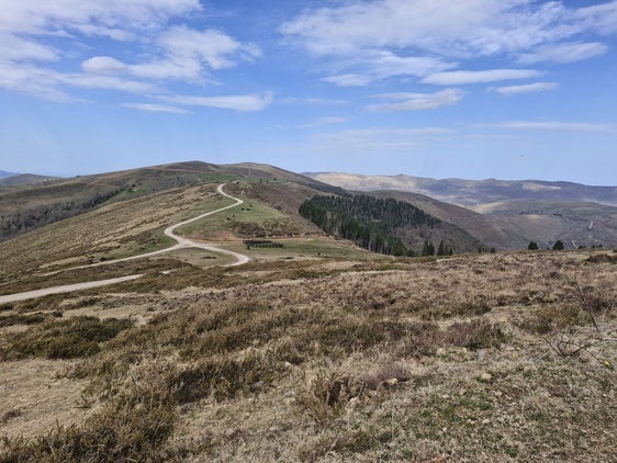 El punto más alto del Negreo, desde el que hay vistas de Cabuérniga, el valle del Nansa y los Picos de Europa