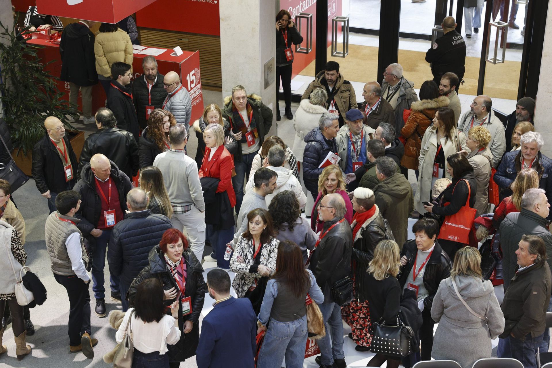 Momentos antes de comenzar la inauguración del cónclave socialista.