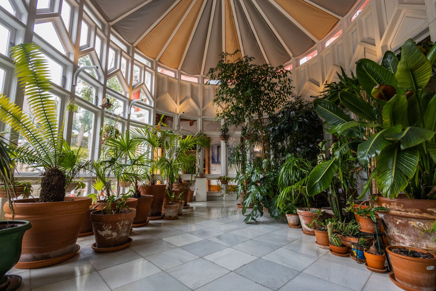 Sala principal del Capricho que fue empleada como restaurante.