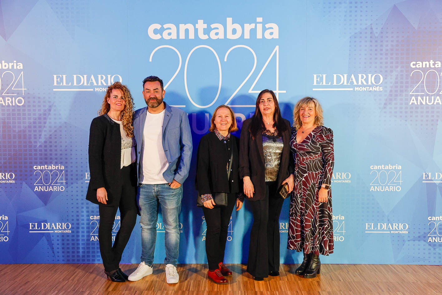 Noelia González, Javier Menéndez Llamazares, Marisa Arroyo, María Sáez y Ana Arroyo.