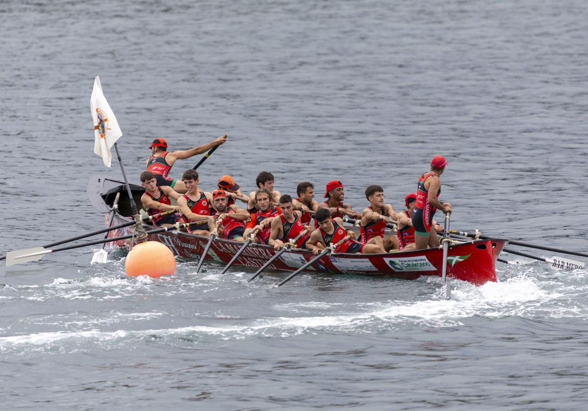 Castro, en la regata en sus aguas del playoff de la pasada temporada.