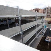 Últimas obras del aparcamiento de La Carmencita, este viernes, en Torrelavega.