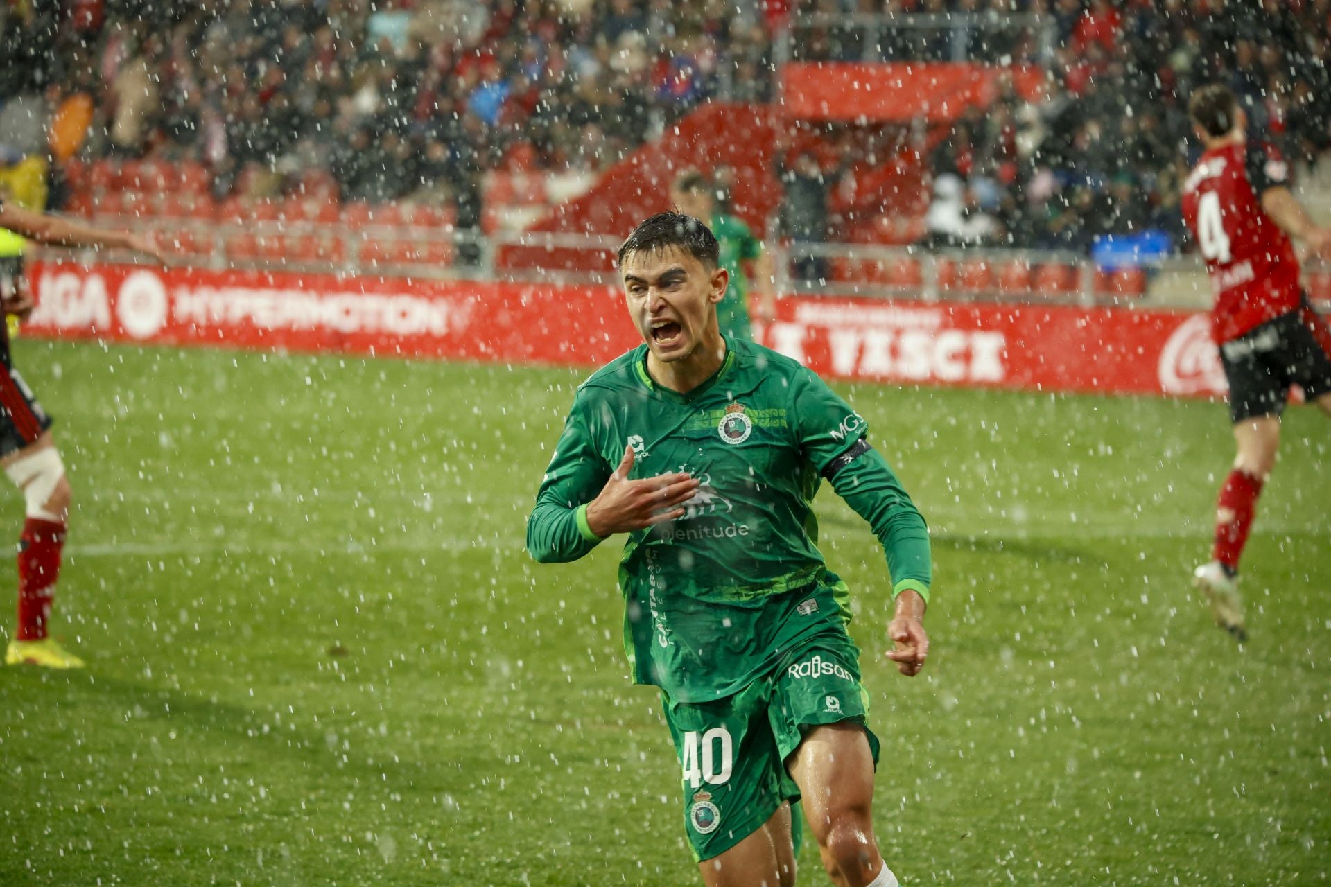 Alegría de Mario tras marcar su primer gol del curso.