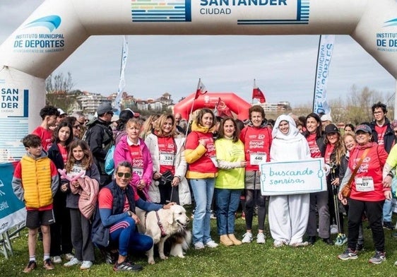 La marcha Sonrisas Oyambre recauda 10.400 euros para el proyecto solidario en la UCI Pediátrica de Valdecilla