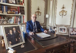 Antonio Casado, en su despacho de la sede del Grupo Casado, en el Paseo Pereda de Santander.