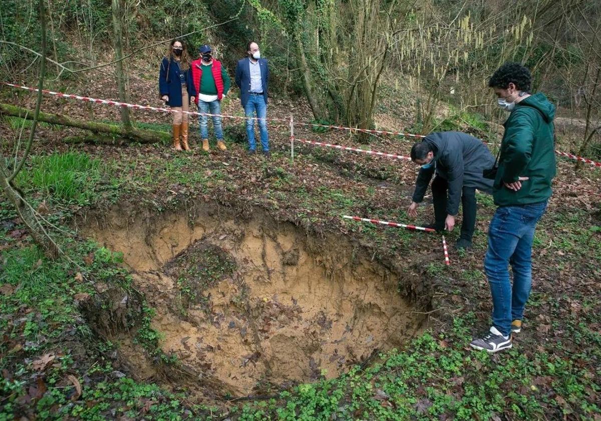 El PSOE reclama revertir las obras en el entorno de la cueva de El Juyo