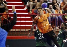 Linhares dispara al arco conquense en el partido del Trueba.