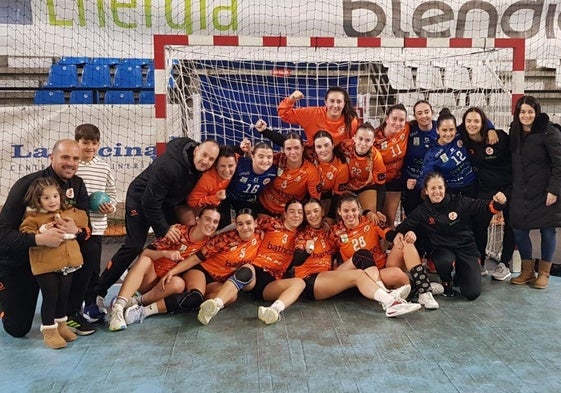El Bathco, que llega con pleno de victorias y la Copa Cantabria en su palmarés, ejercerá de anfitrión.