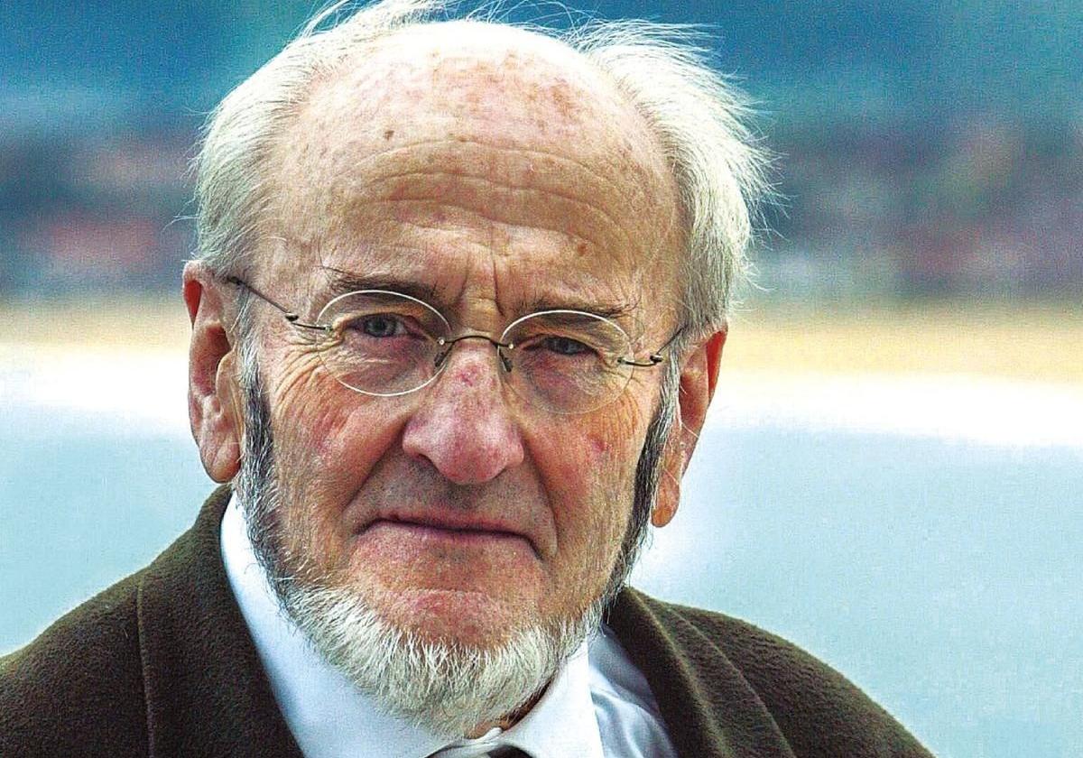 Álvaro Pombo recogerá en verano la Medalla de Oro de Cantabria, que ya es oficial