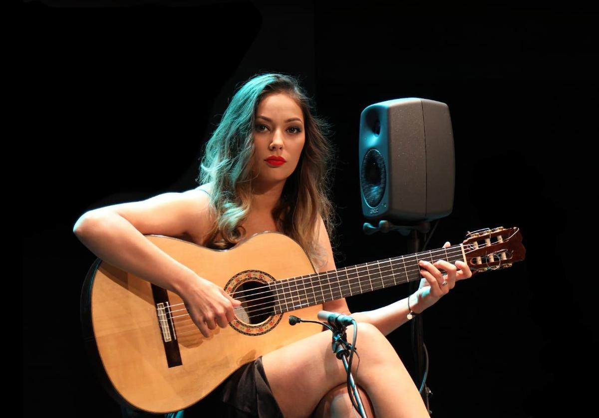 La guitarrista murciana Mercedes Luján