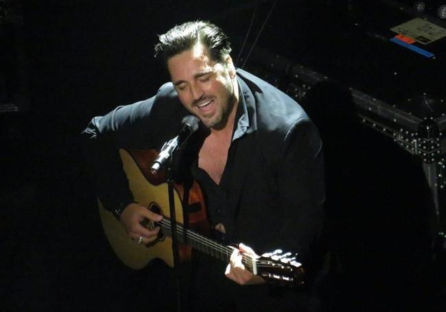 A solas con la acústica en 'Se acabó'.
