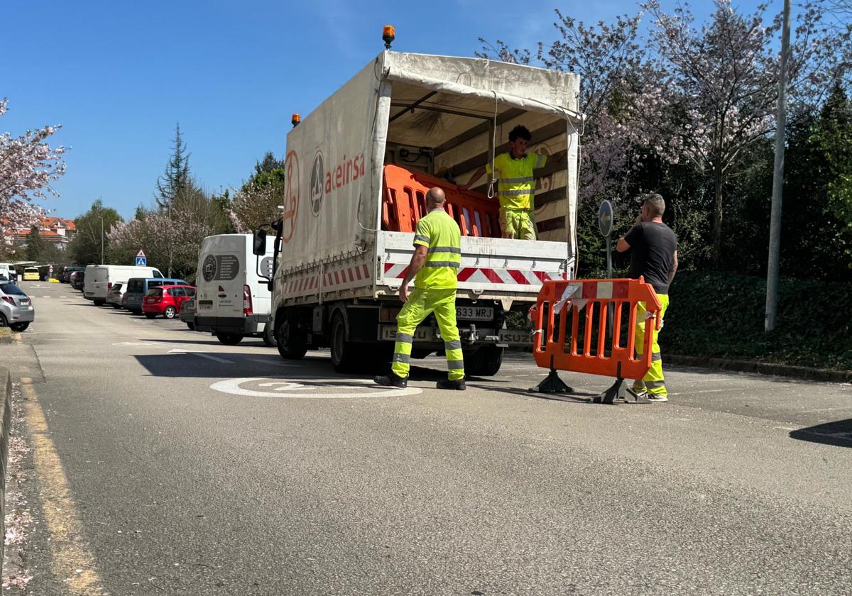 Comienza el pintado de plazas de aparcamiento en Bezana Lago