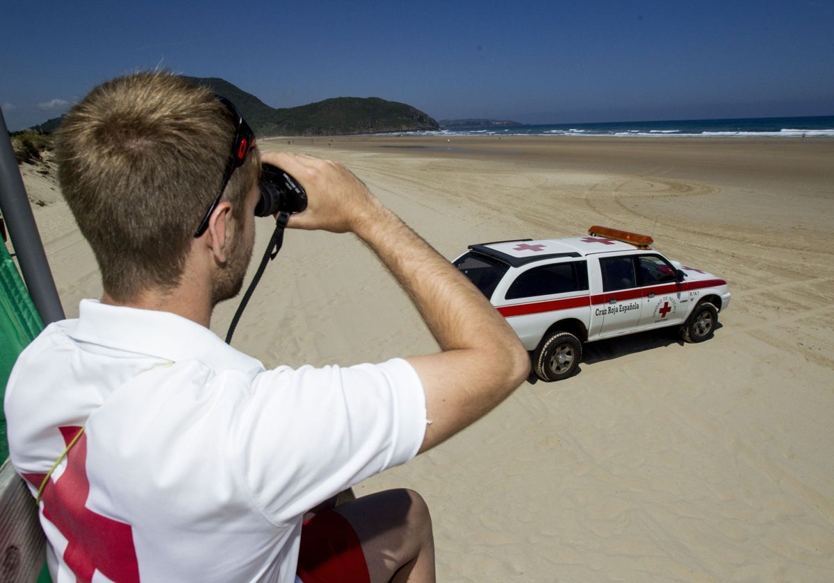 Sale a concurso el servicio de salvamento y socorrismo de las playas de Berria y San Martín