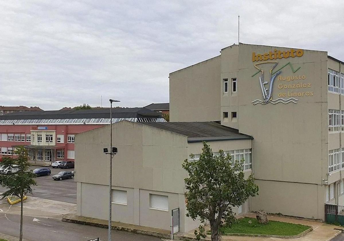«Una chiquillada» y dos puntos de sutura, balance del incidente en el IES González Linares