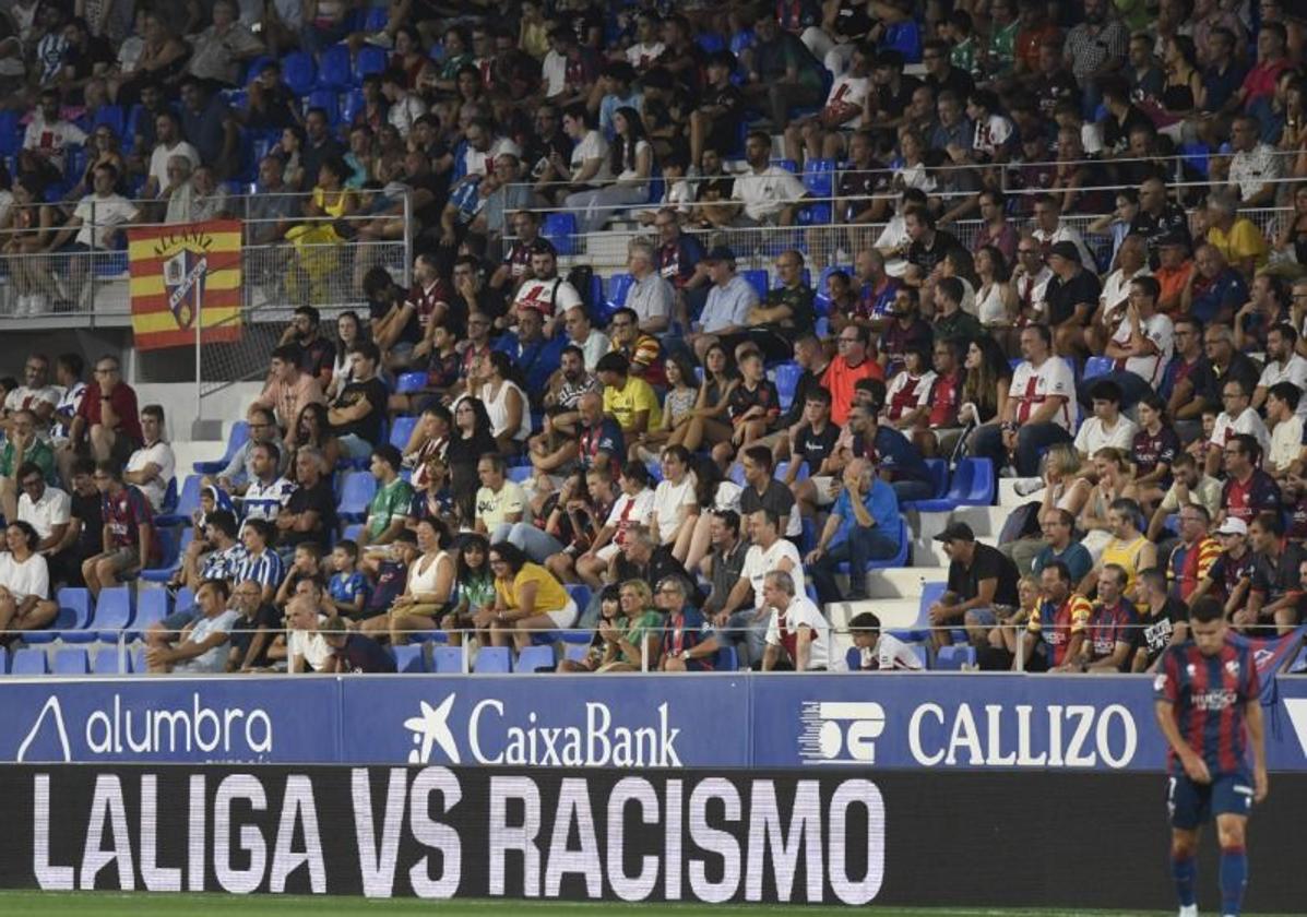 El Alcoraz, lleno para el partido ante el Racing