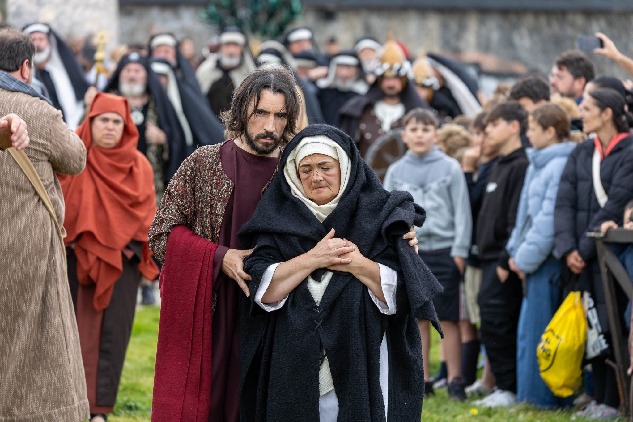María, encarnada por María del Carmen Chagartegui, madre del actor protagonista en la vida real. Además de ella, entre el elenco Roberto Liendo da vida a Juan.