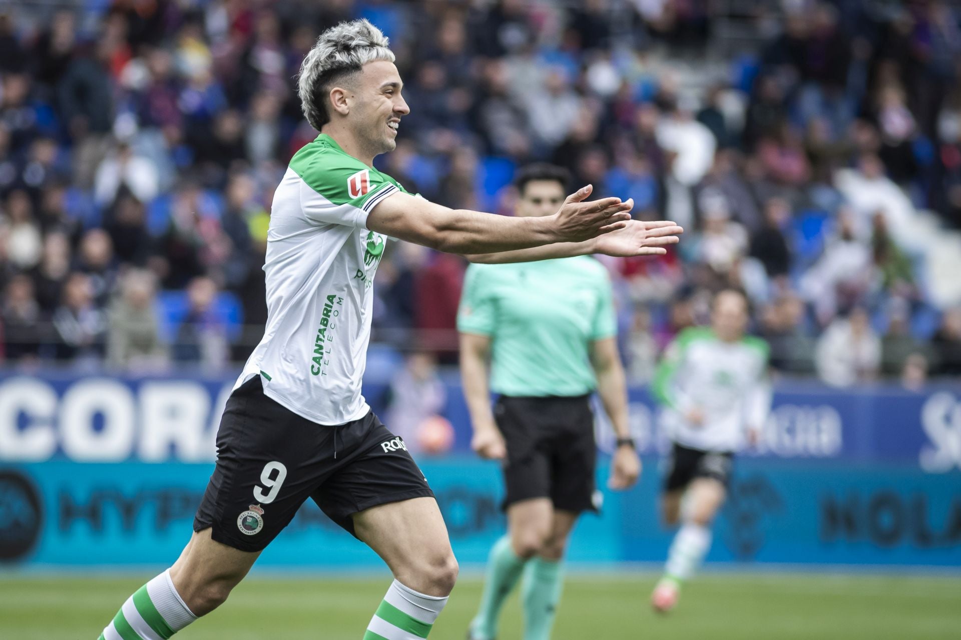 Arana celebra su gol ante el Huesca