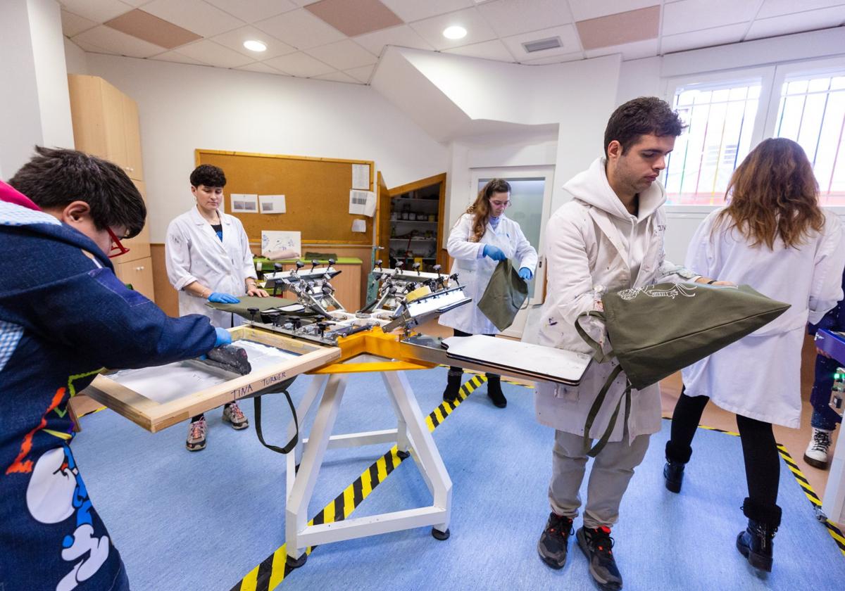 Educación crea equipos para atender a los escolares con autismo y altas capacidades de Cantabria