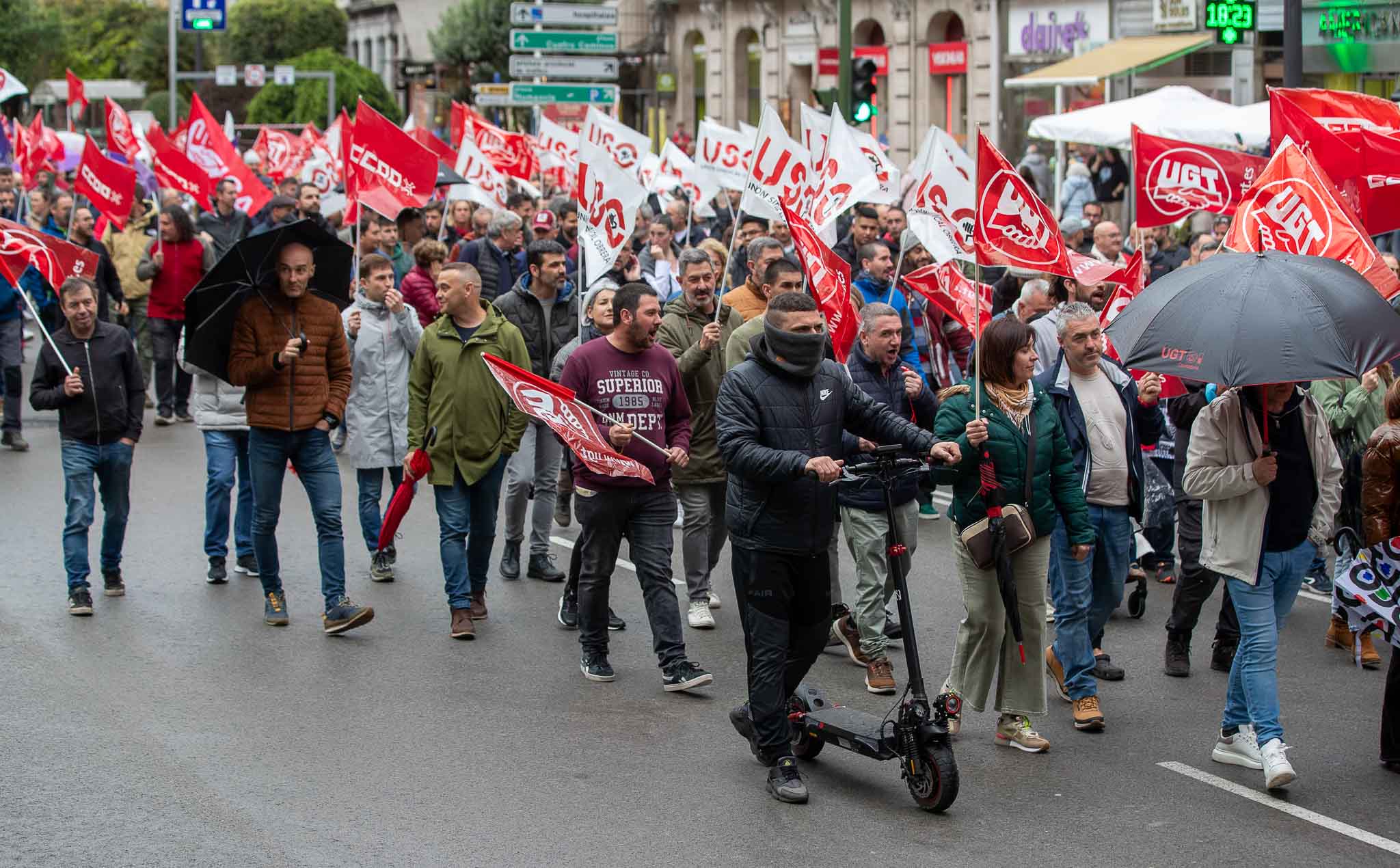 Los sindicatos con representación en la Mesa de Negociación del nuevo marco laboral –CC OO, UGT y USO–, se presentaron en la calle Numancia de la capital regional con un evidente malestar.