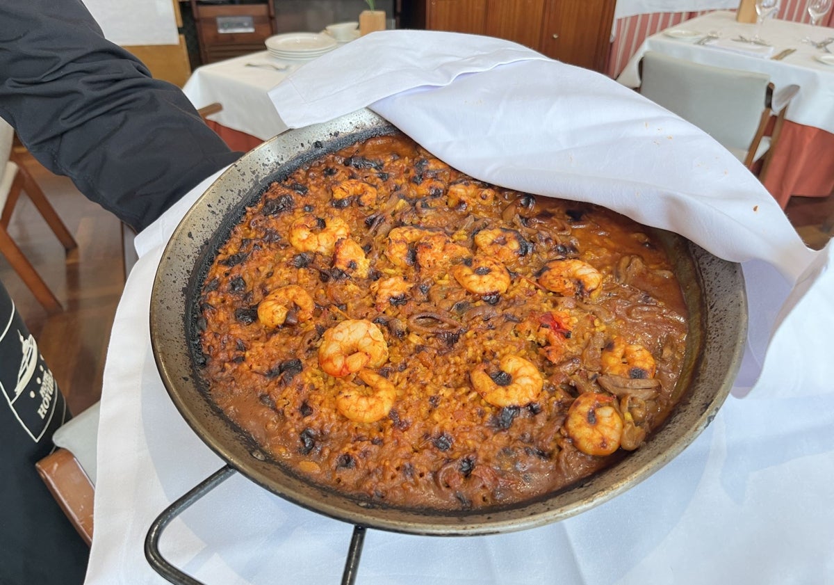 Imagen principal - Arroz del señorito y fresas con nata.