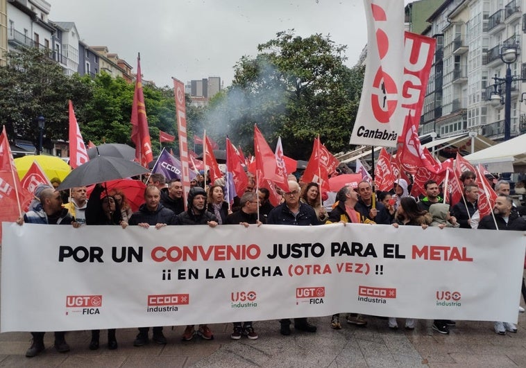 Cabecera de la manifestación celebrada este lunes en Santander por los trabajadores del metal.