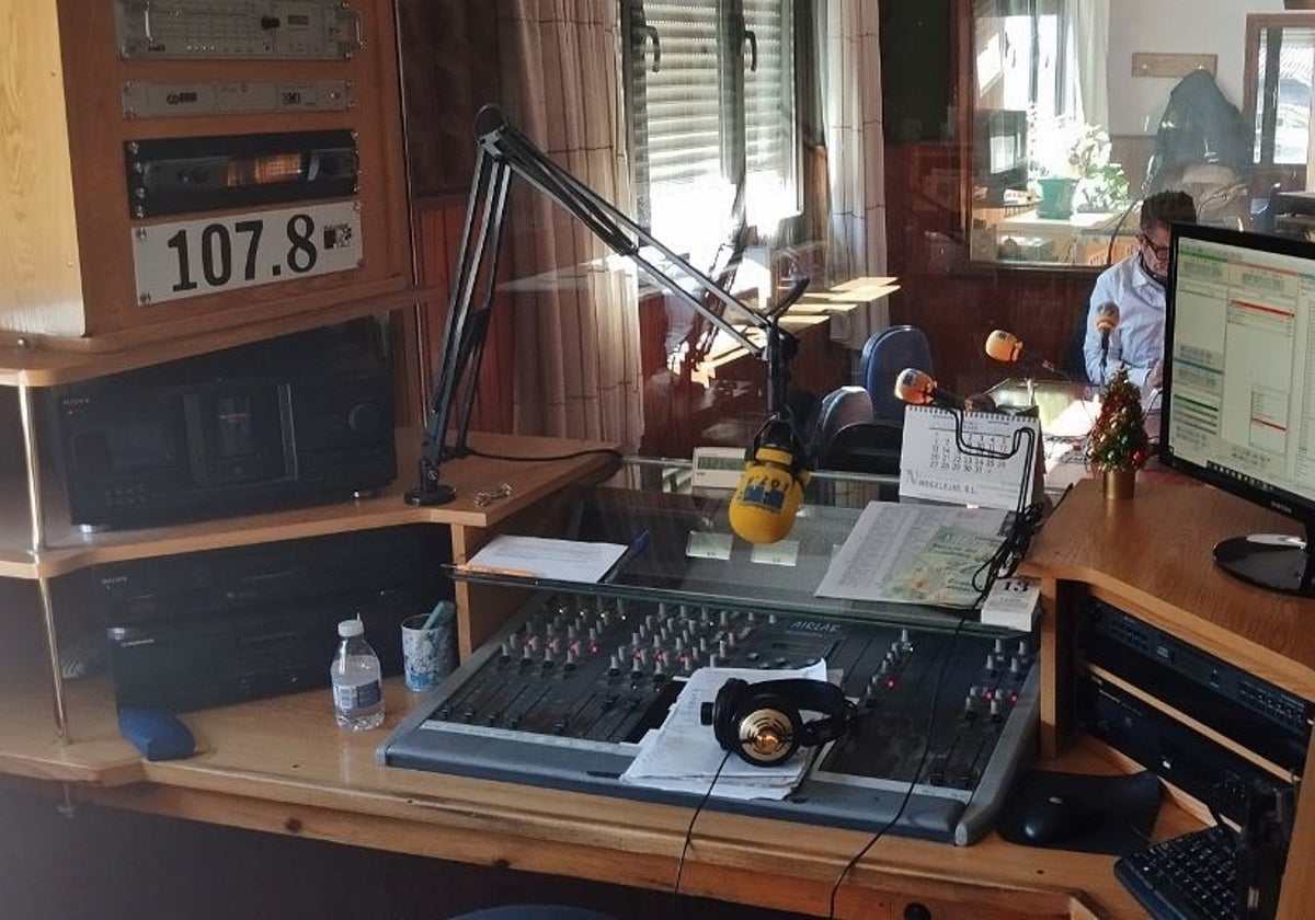 Este martes, reunión in extremis del personal de la radio de Los Corrales con la Alcaldía