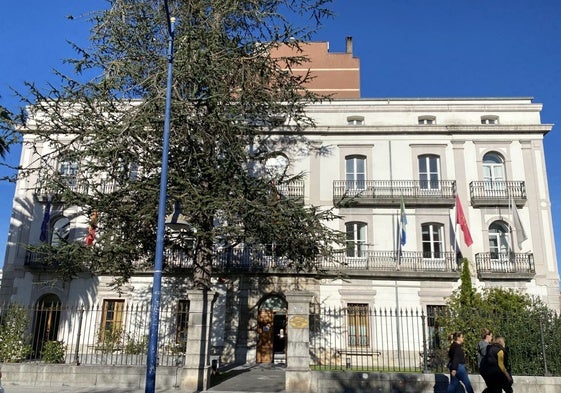 Fachada de la Casa Consistorial de Laredo.
