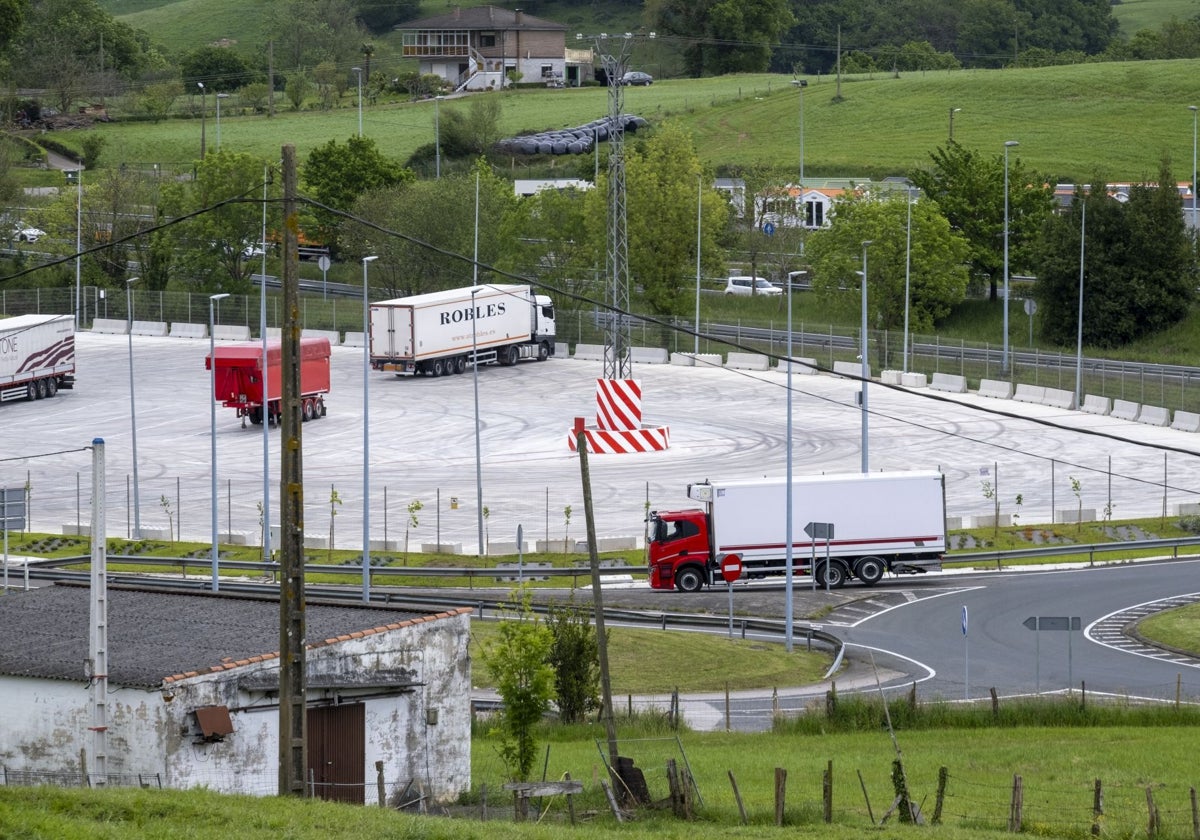 El aparcamiento de camiones más grande del norte, en Anero
