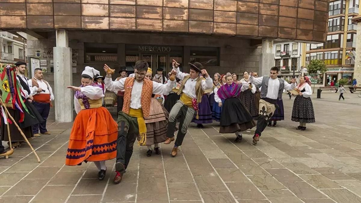 La tradición musical se encuentra hoy en el II Festival de Folclore Europa y Cantabria