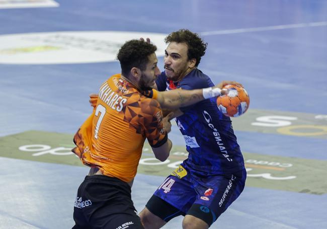 Linhares, en un partido europeo del Bathco en esta temporada.