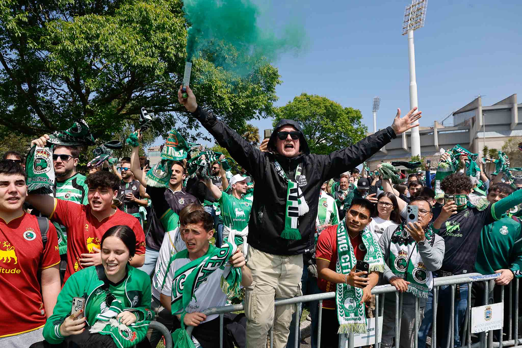 La convocatoria fue un éxito y miles de aficionados acudieron a la cita