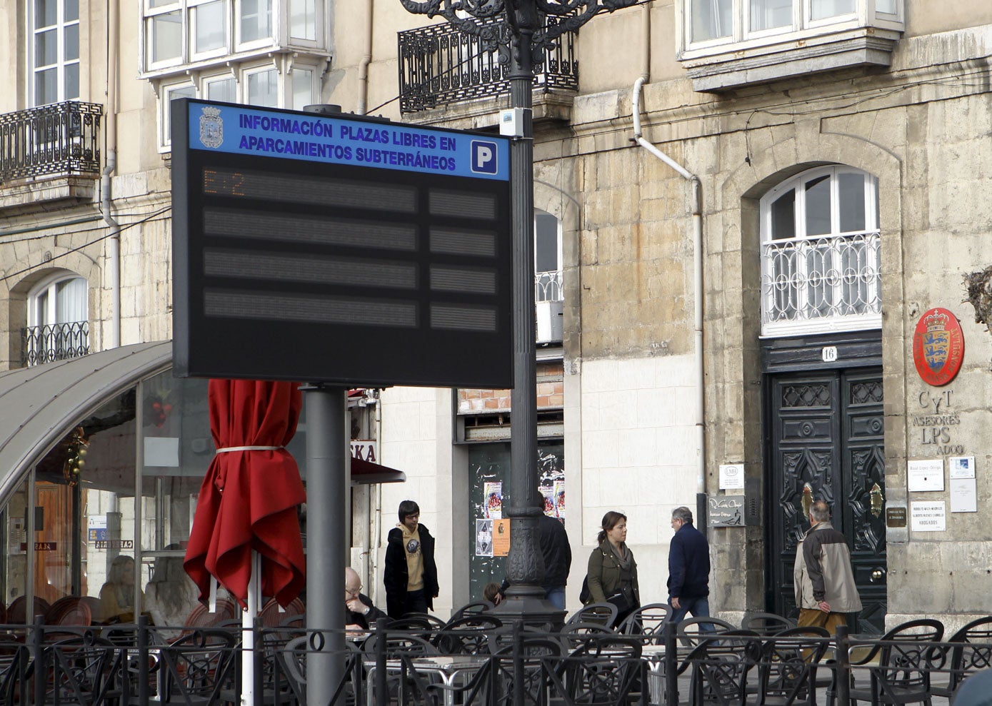 El 30 de diciembre de 2012 las pantallas electrónicas que informan de las plazas libres en los aparcamientos subterráneos sufrieron un apagón en todo Santander.