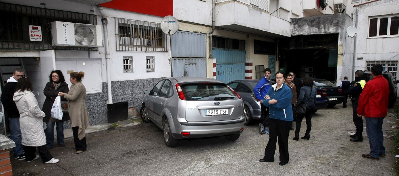 La caída los cables de una torre de alta tensión en Torres dejó sin luz a todo el área de Torrelavega en enero de 2012, lo que provocó gran alarma en la ciudad.