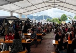 Público asistente a la Feria del Verdel de Castro en una edición anterior.