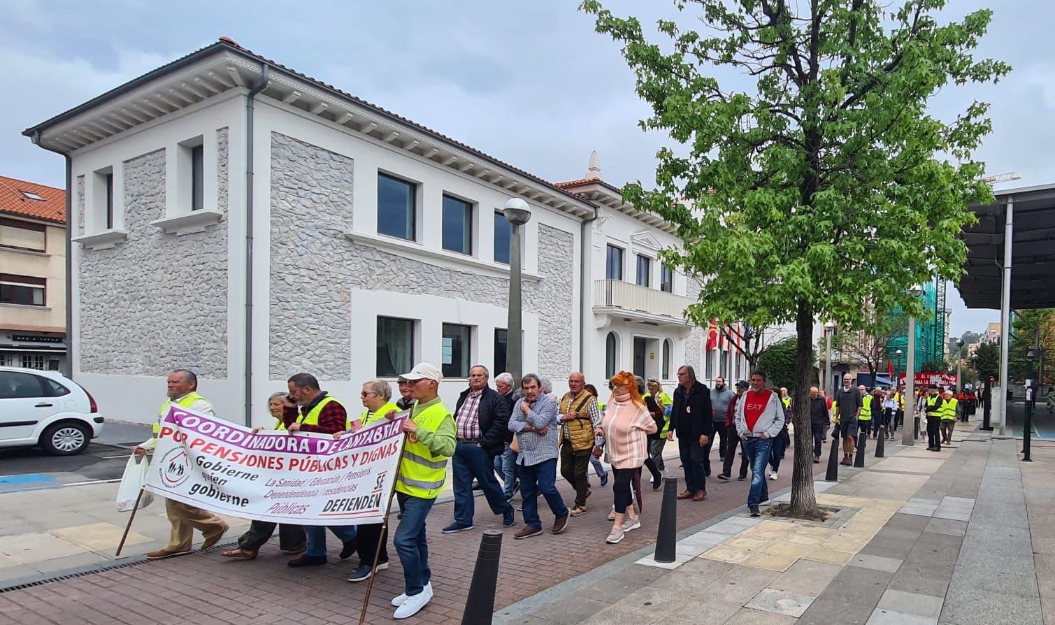 Los pensionistas tampoco faltaron a la cita del 1 de mayo de la comarca del Besaya.
