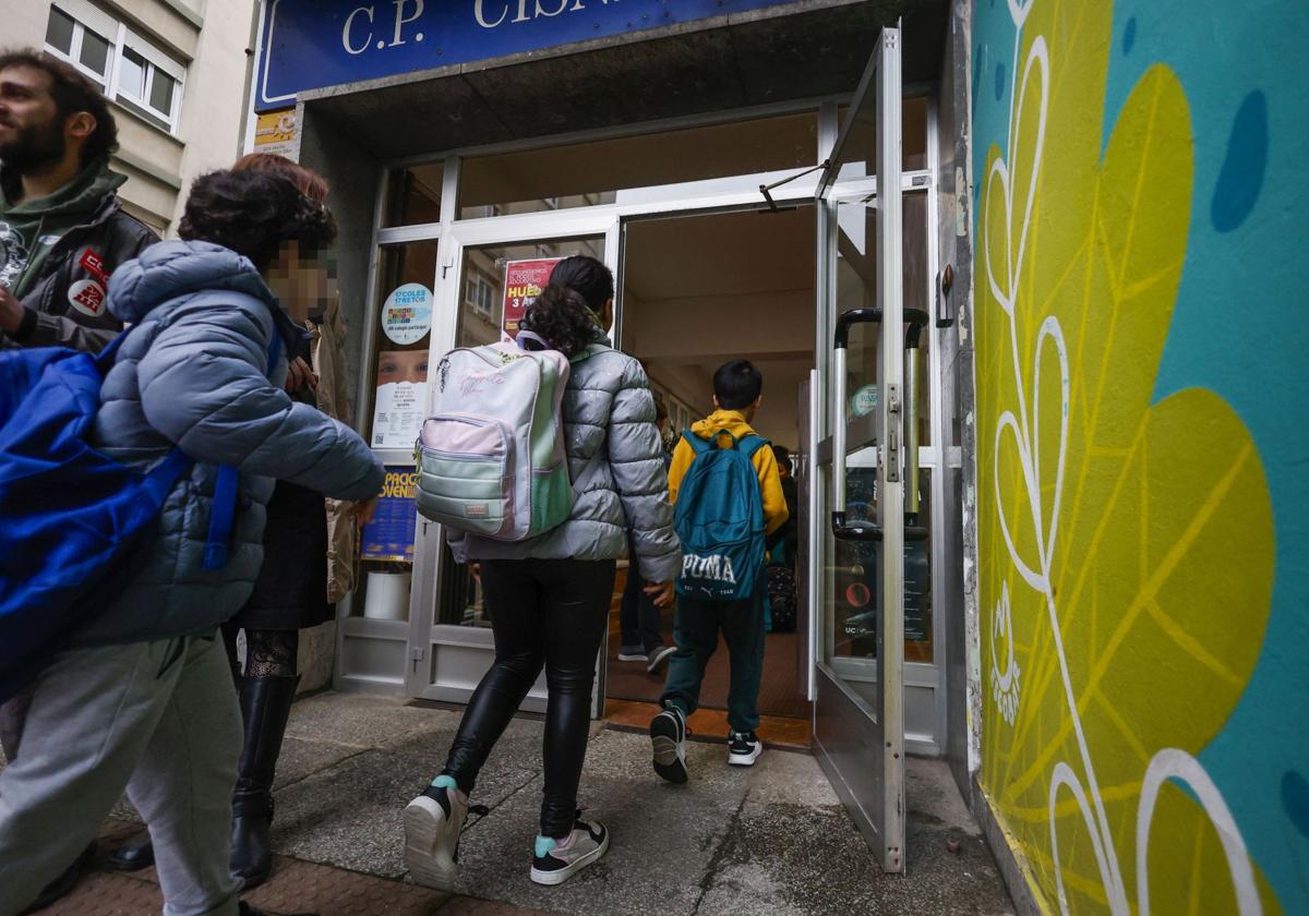 Educación abre en Cantabria la escolarización del curso 2025-26 y prevé recibir 6.800 solicitudes