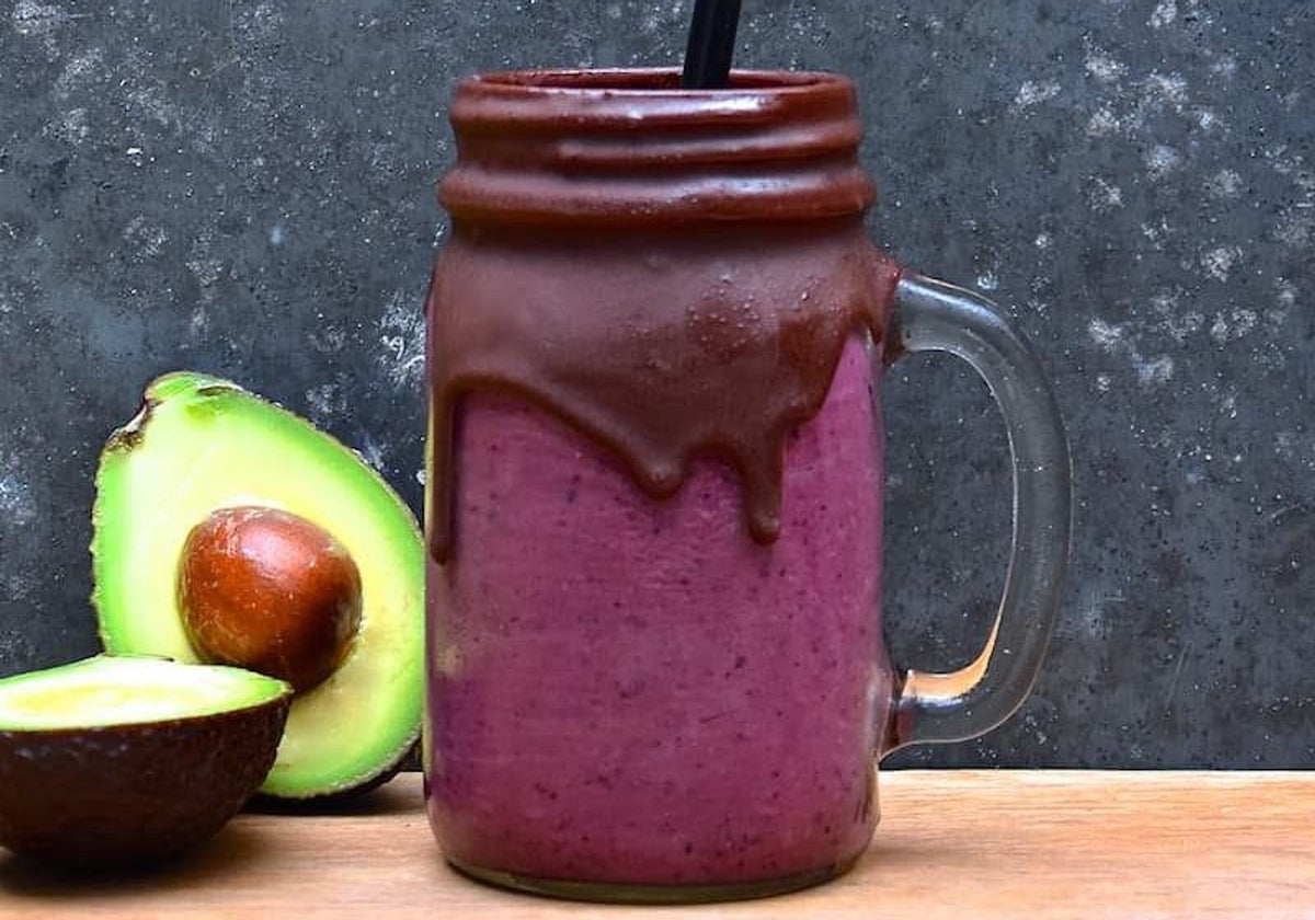 Un batido de aguacate y mucho más para «beber» energía