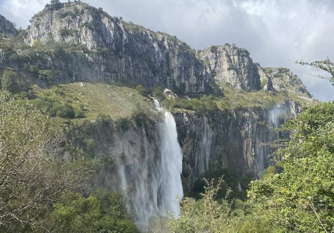 El nacimiento del Asón es una de las maravillas de Cantabria.