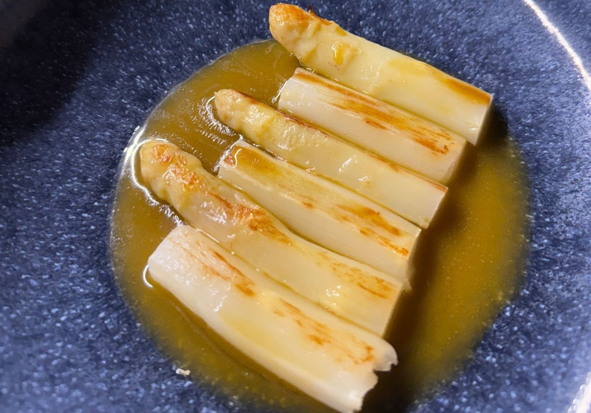Espárragos con una salsa especial