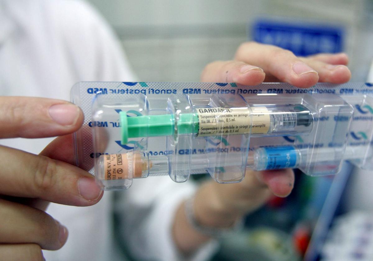 Arranca el llamamiento masivo para vacunar en Cantabria a los chicos de 17 y 18 años del Virus de Papiloma