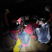 El Centro de Mando Avanzado del Gobierno de Cantabria, este mediodía, en Arredondo.