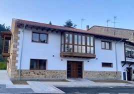 Nuevo edificio municipal de Rasines que acoge el gimnasio y el centro de día.