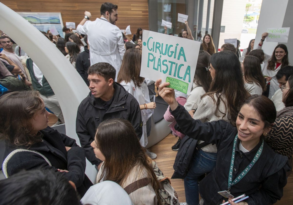 Trece de los mil mejores MIR eligen Valdecilla: Dermatología, Cirugía Plástica y Cardiología, las primeras plazas en agotarse