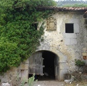 La casona fue construida por el escultor Francisco de Vivero y Xado y es de propiedad privada.